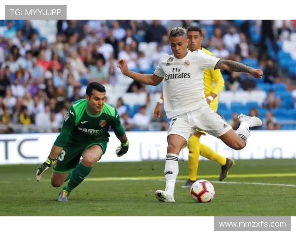 重庆足球队边路渗透战术解析及其在比赛中的应用效果分析